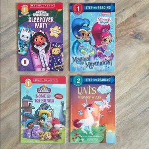SCHOLASTIC Set of 4 books